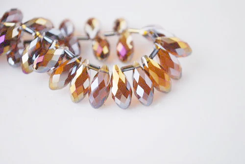 Sötét topáz AB színjátszó csiszolt csepp üveg gyöngy, 16x8 mm