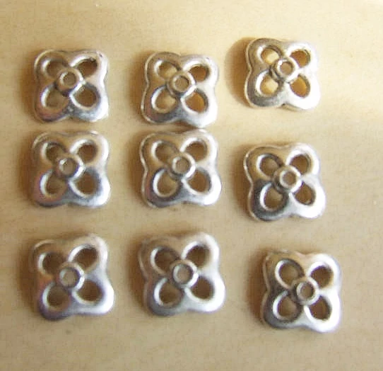 Négyzetes gyöngykupak, antik ezüst színű, 9 mm
