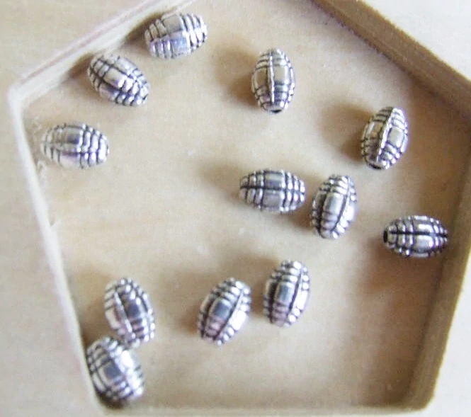 Csíkos hordó köztes, antik ezüst színű, 7x5 mm