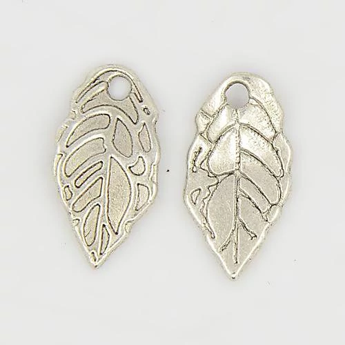 Levél fityegő, medál, antik ezüst színű, 16x8 mm