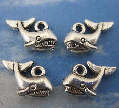 Bálna fityegő, medál, antik ezüst színű, 15x9 mm
