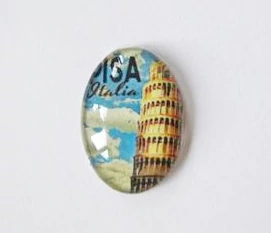 Pisa, Ferde-torony mintás üveglencse, kaboson, 25x18 mm