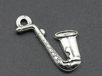 Szaxofon, hangszer fityegő,medál, antik ezüst színű, 22x14 mm