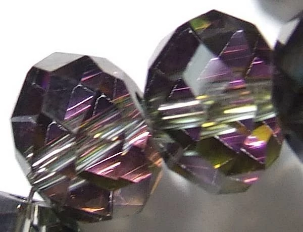 Fél fekete, lila, zöld csiszolt üveg gyöngy, fánk, abakusz, 10x8 mm