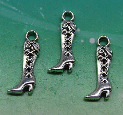 Női csizma fityegő, medál, antik ezüst színű, 20x7 mm