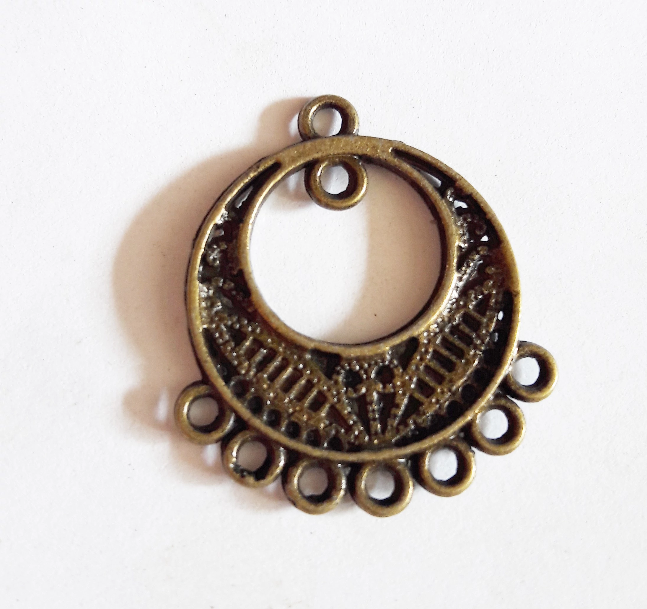 Kerek összekötő, medálalap, fülbevalóalap, antik bronz színű, 26x23 mm