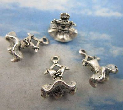 Ruha fityegő, medál, antik ezüst színű, 10x14x9 mm