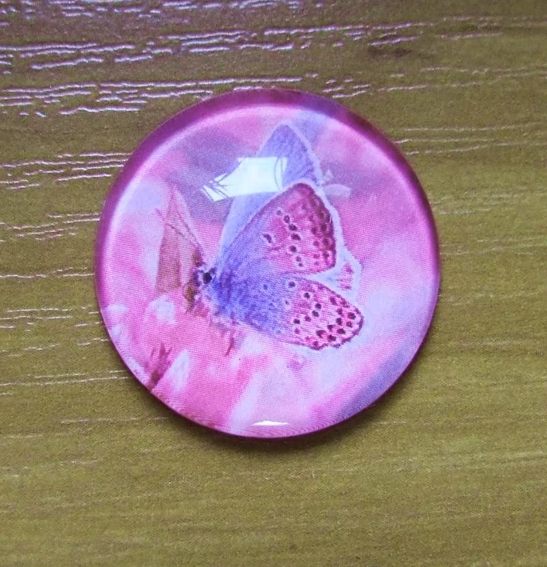 Lepke mintás üveglencse, kaboson, 25 mm