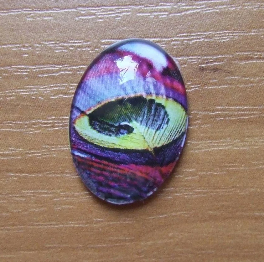 Páva toll mintás üveglencse, kaboson, 25x18 mm