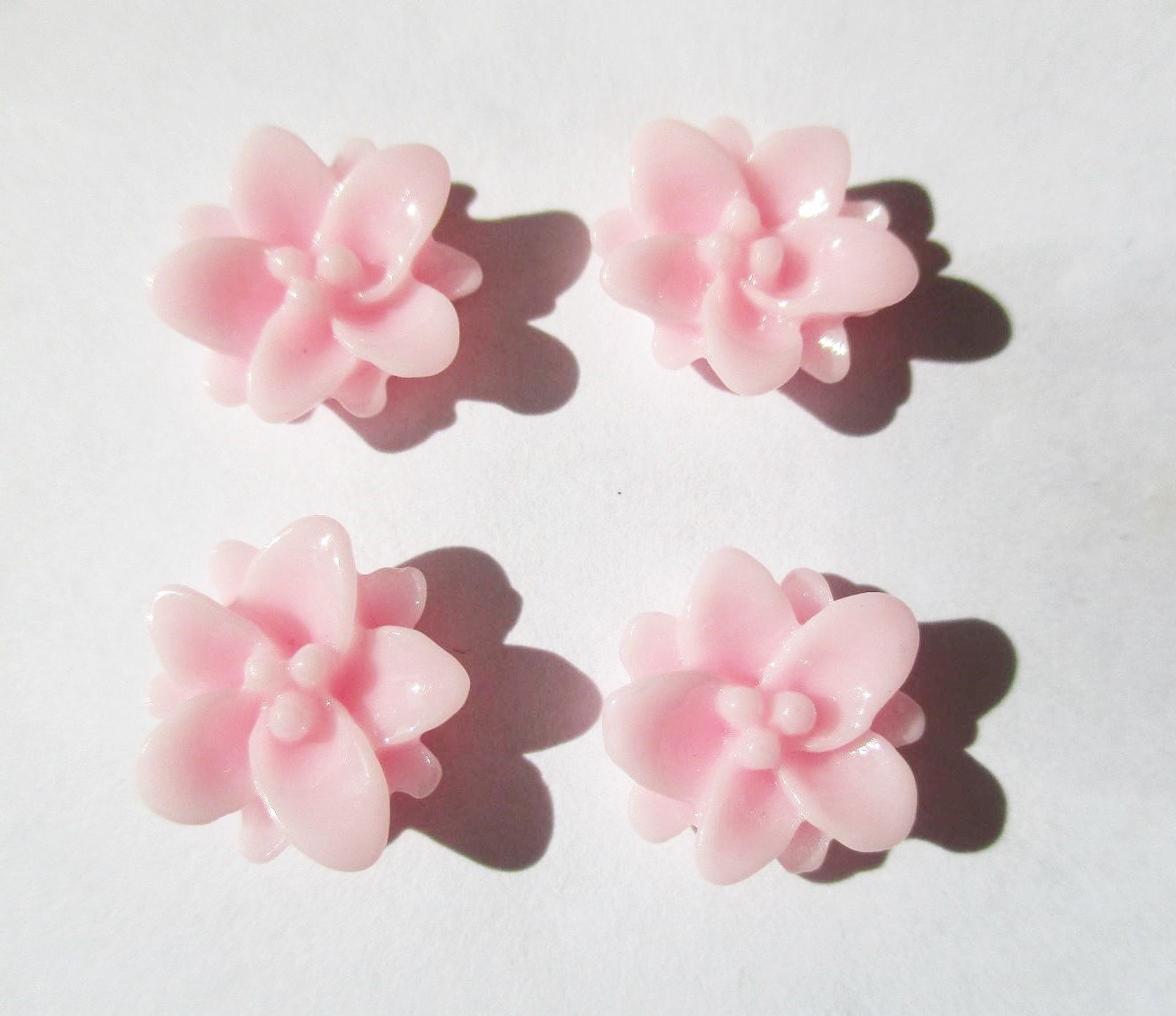 Műgyanta virág kaboson, rózsaszín, 13x4 mm