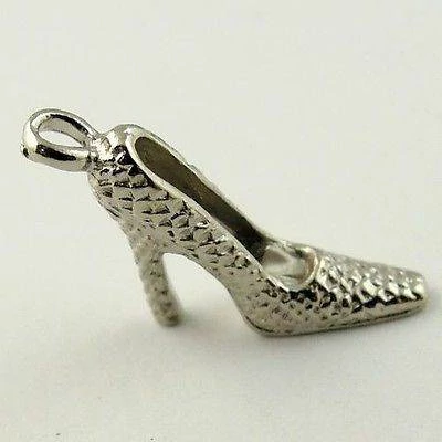 Magas sarkú cipő fityegő medál, antik ezüst színű, 15x15x4 mm