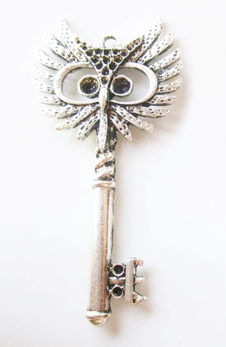 Kulcs fityegő, medál, antik ezüst színű, 58x29 mm