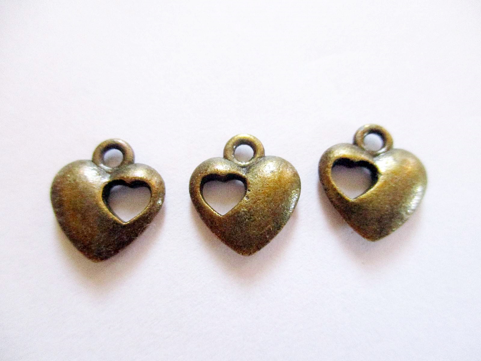Szív fityegő, medál, antik bronz színű, 12x11 mm