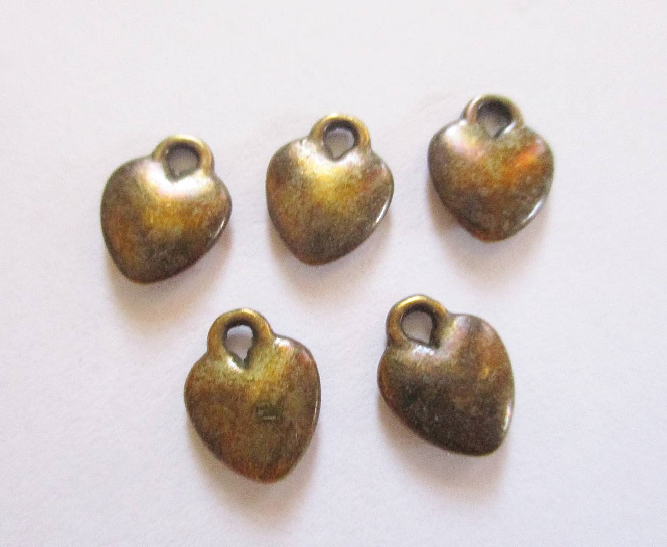 Szív fityegő, medál, antik bronz színű, 10x8 mm