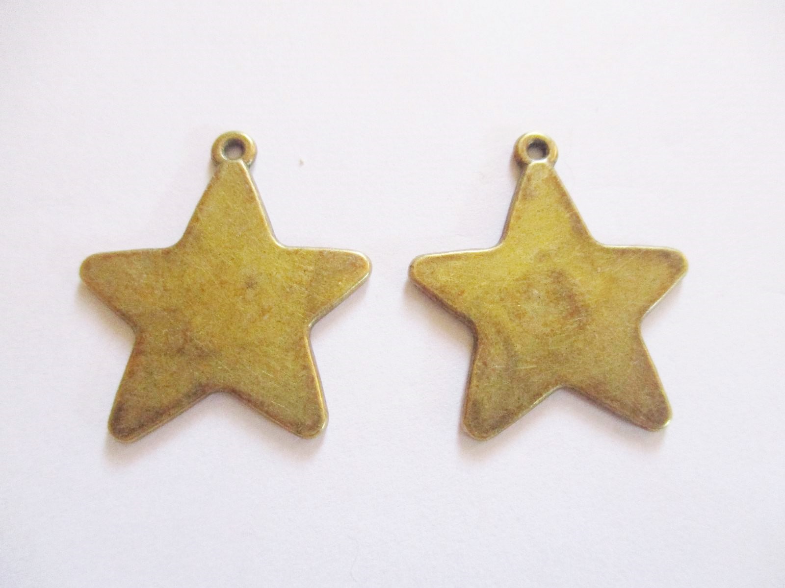 Csillag fityegő, medál, antik bronz színű, 25x29 mm