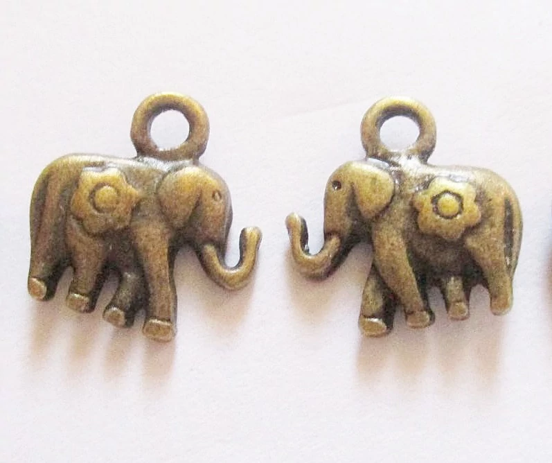 Elefánt fityegő, medál, antik bronz színű, 12x11 mm