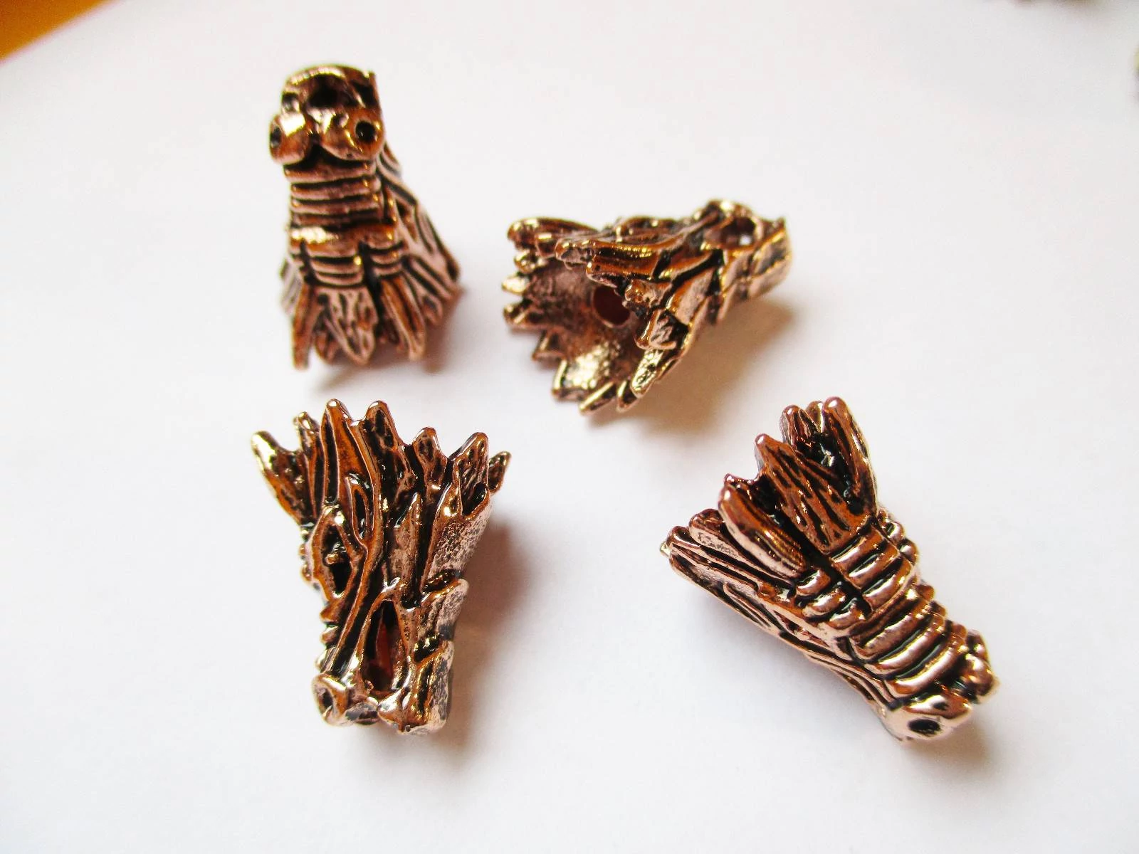 Sárkány fej köztes gyöngy, gyöngykupak, végzáró, vörösréz színű, 16x13x11 mm