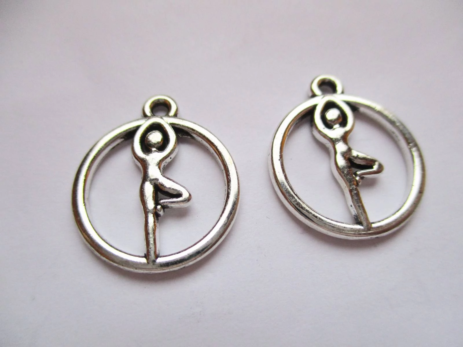 Jóga, ember, torna fityegő, medál, antik ezüst színű, 19x16 mm