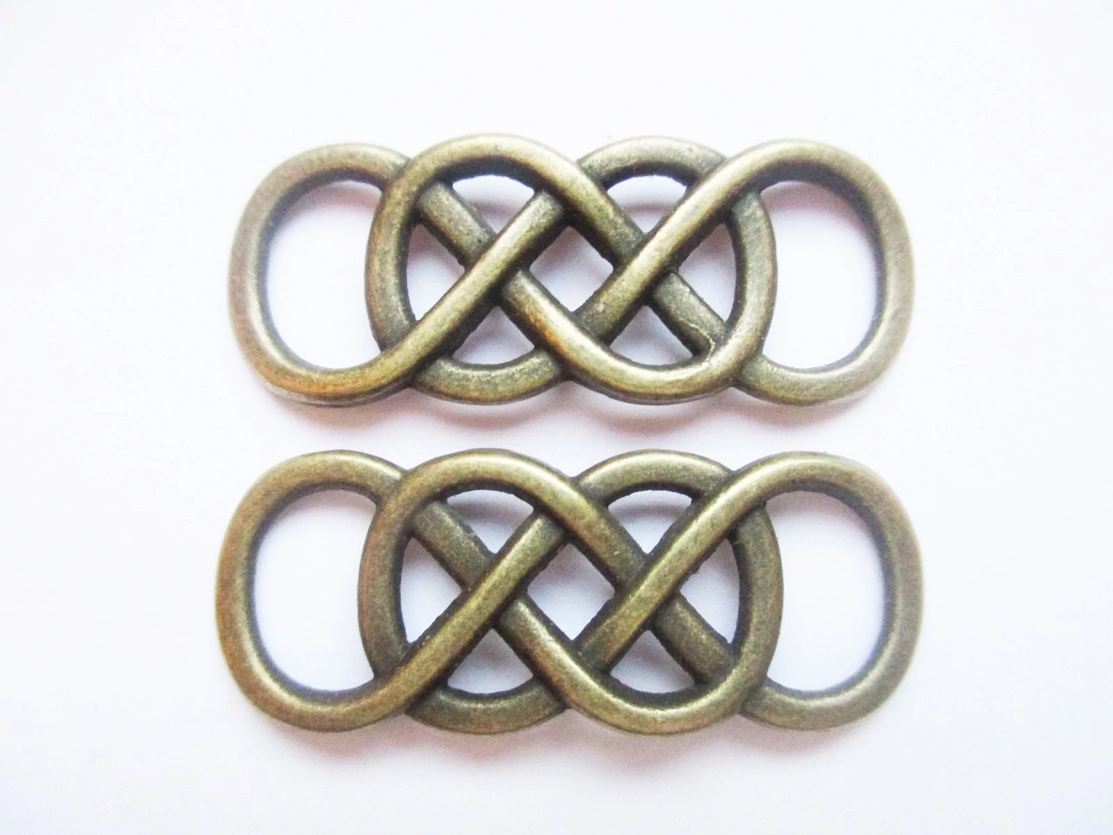 Kelta csomó összekötő, medál, antik bronz színű, 32x12 mm