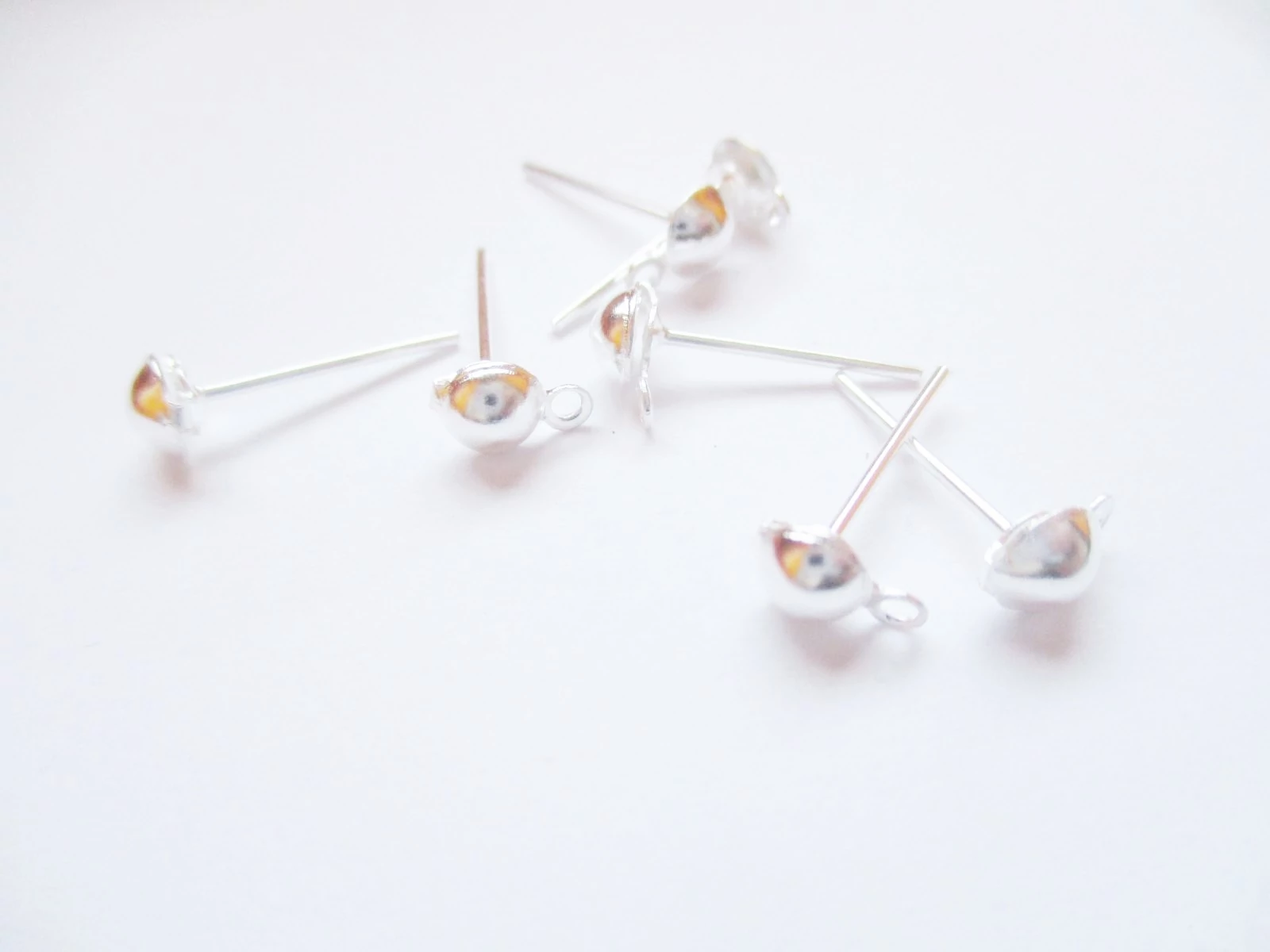 Bedugós fülbevalóalap gömbös, fűzhető, ezüst színű, 14x6 mm, 1 pár/cs