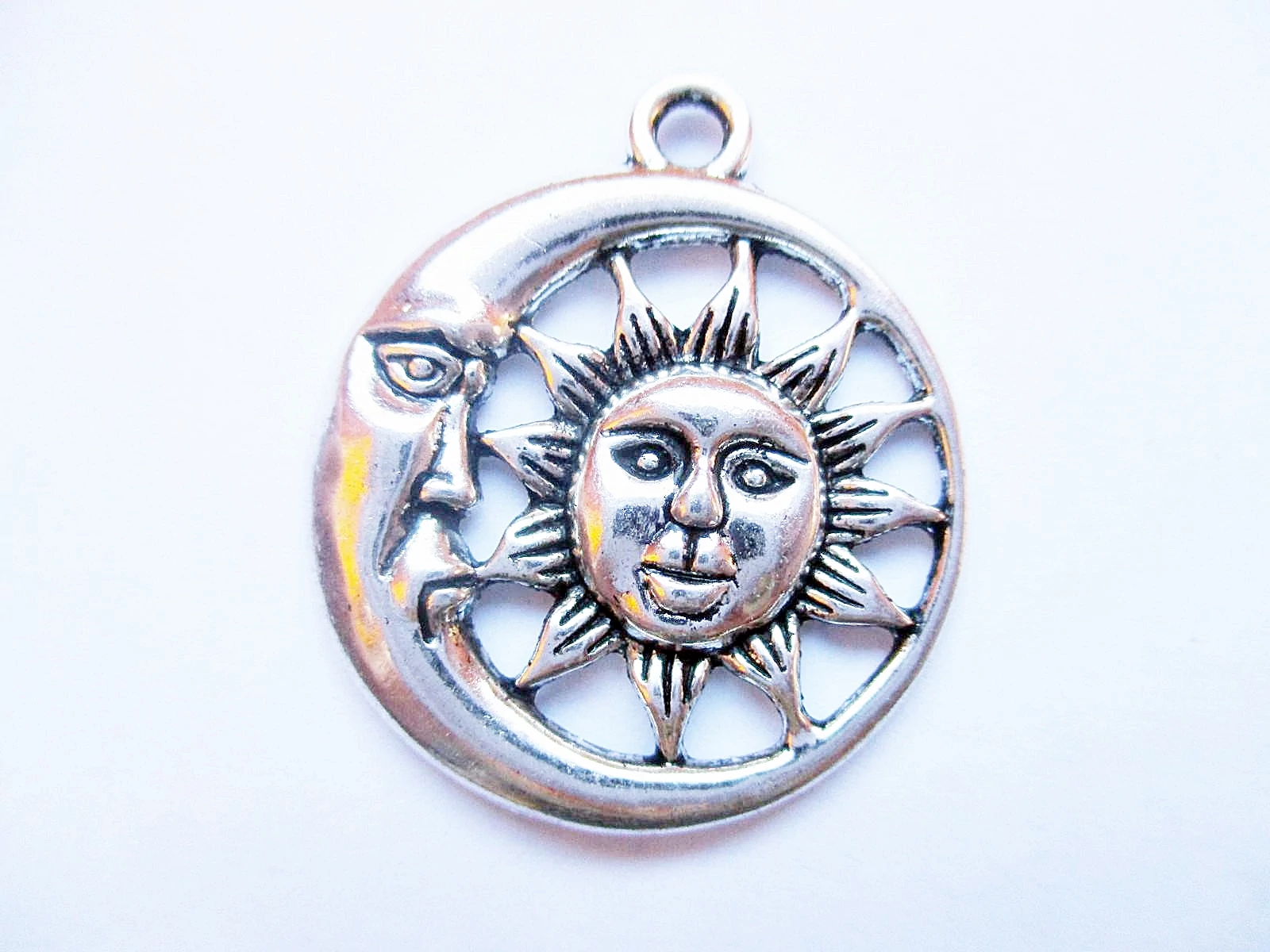 Nap, Hold fityegő, medál, antik ezüst színű, 30x26 mm