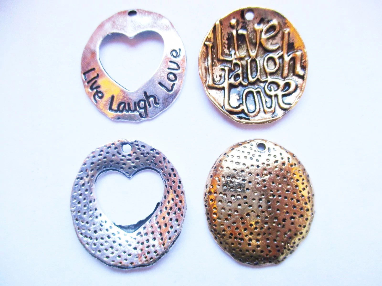 Live Laugh Love feliratos szív és kerek fityegő, medál, antik ezüst és antik arany színű, 24x22 mm