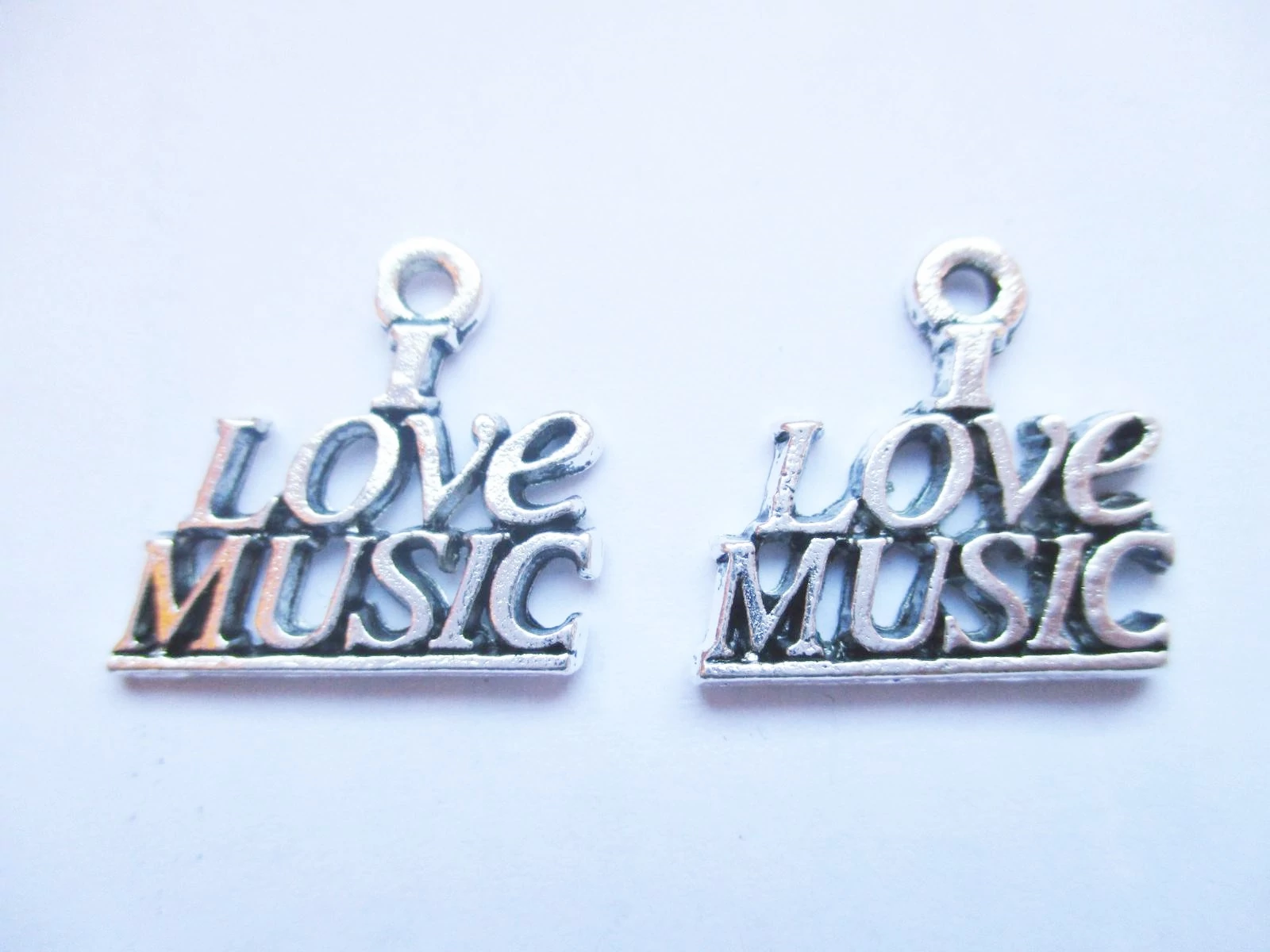 I love music, szeretem a zenét, zene feliratos fityegő, medál, antik ezüst színű, 18x17 mm