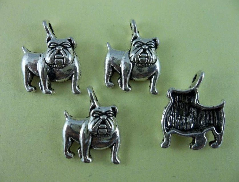 Kutya, kutyus, bulldog fityegő, medál, ezüst színű, 16x13 mm