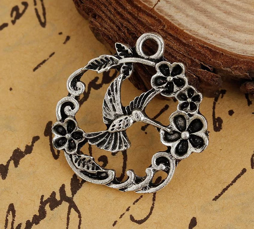 Kolibri, madár, virág fityegő, medál, antik ezüst színű, 25x25 mm