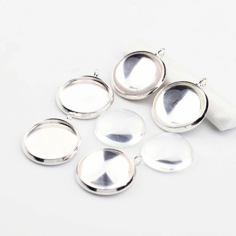 Kerek medálalap, ezüst színű, 18x16mm, 14 mm-es üveglencsével