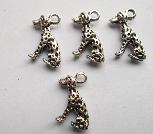 Kutya, kutyus, dalmata fityegő, medál, antik ezüst színű, 13x16x4 mm
