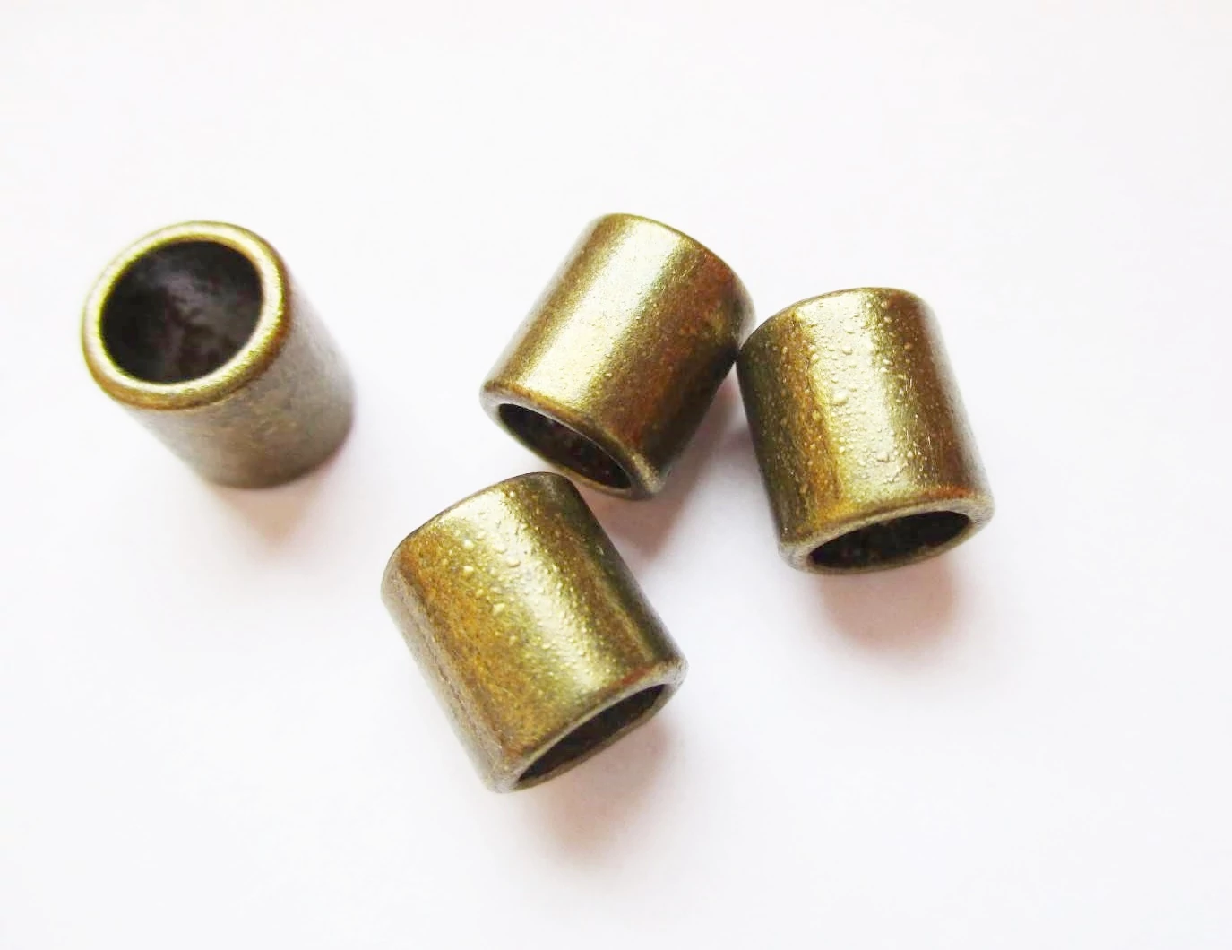 Henger köztes, antik bronz színű, 8,5x8 mm