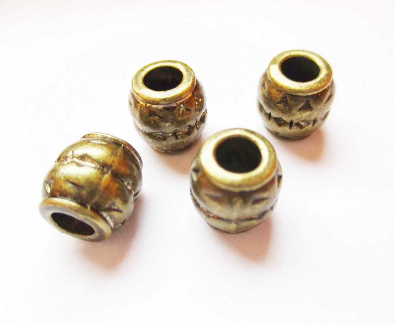 Mintás hordó köztes, antik bronz színű, 8x8 mm