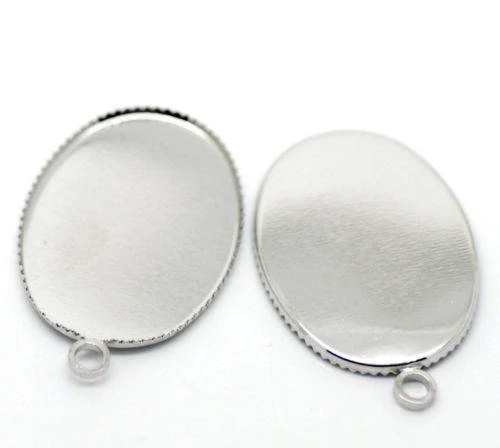 Ovális medálalap, antik ezüst színű, 29x19 mm, 25x18 mm-es lencséhez