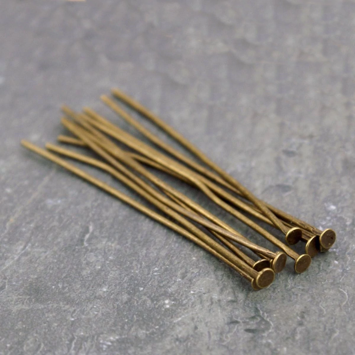 Szerelőpálca, talpas, antik bronz színű, 40 mm, 50 db/cs