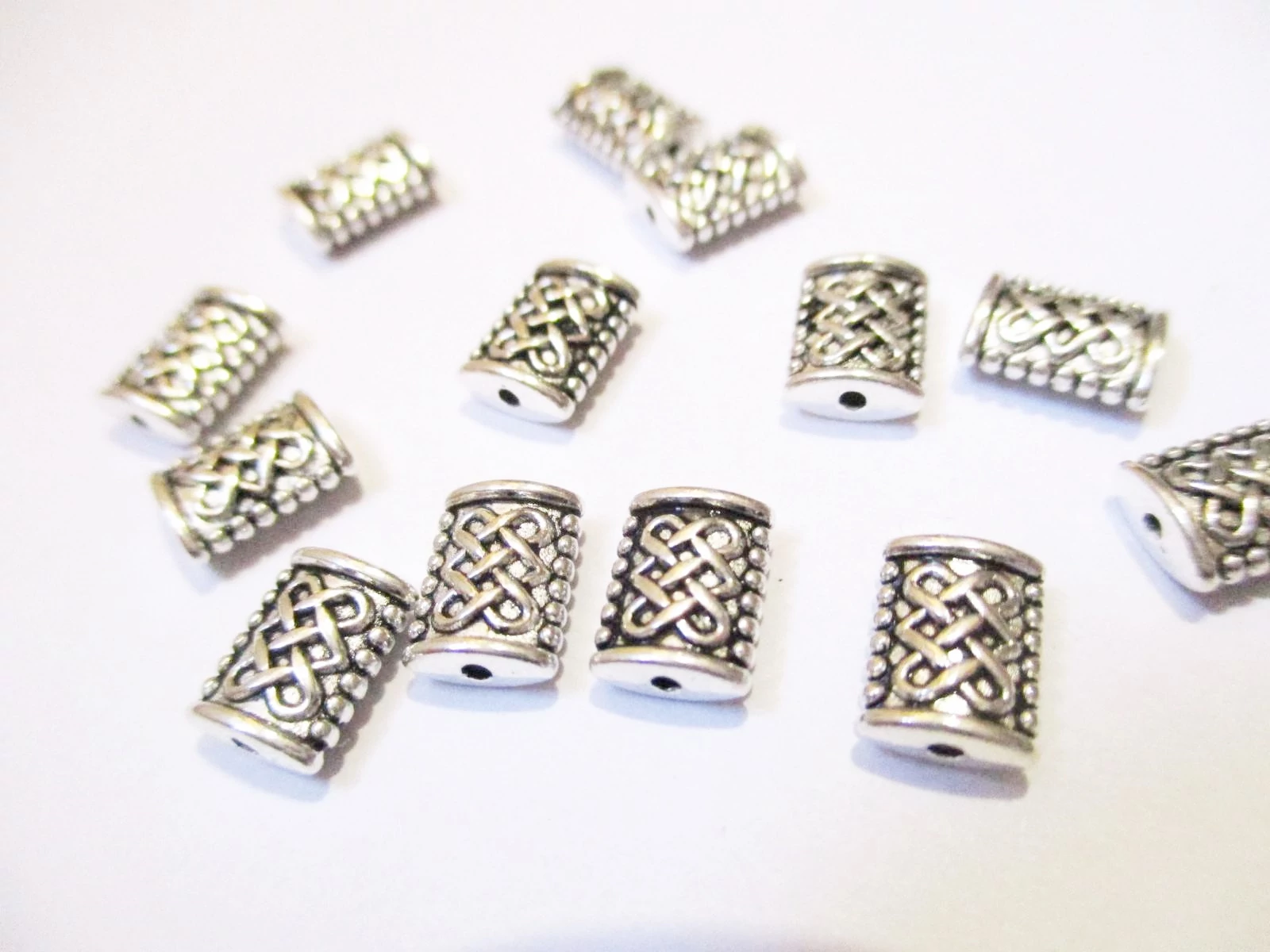 Mintás téglalap köztes, antik ezüst színű, 7x6 mm
