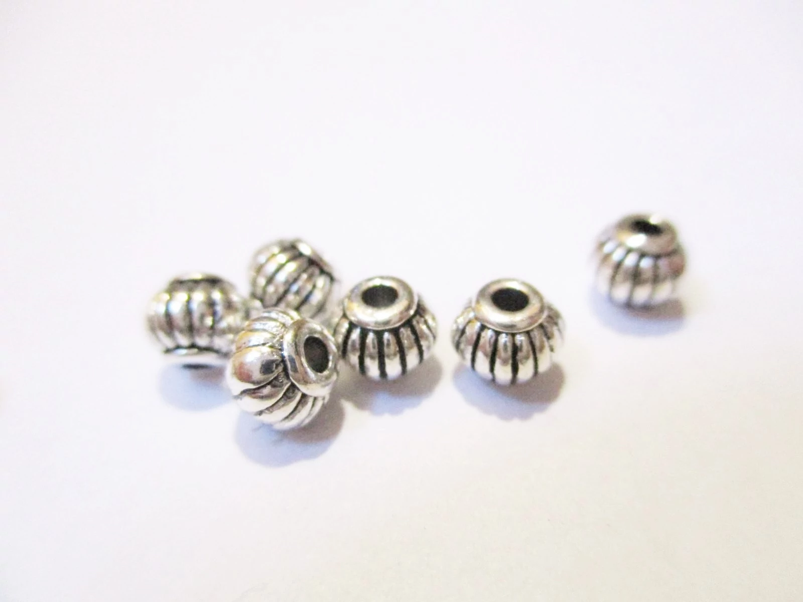 Csíkos köztes, antik ezüst színű, 5x4 mm