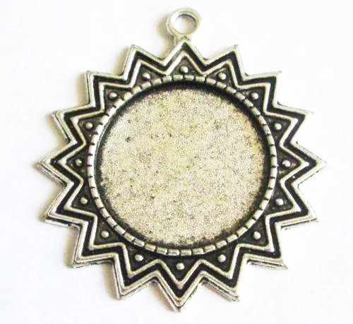 Nap alakú medálalap, antik ezüst színű, 46x41 mm, 25 mm-es lencséhez