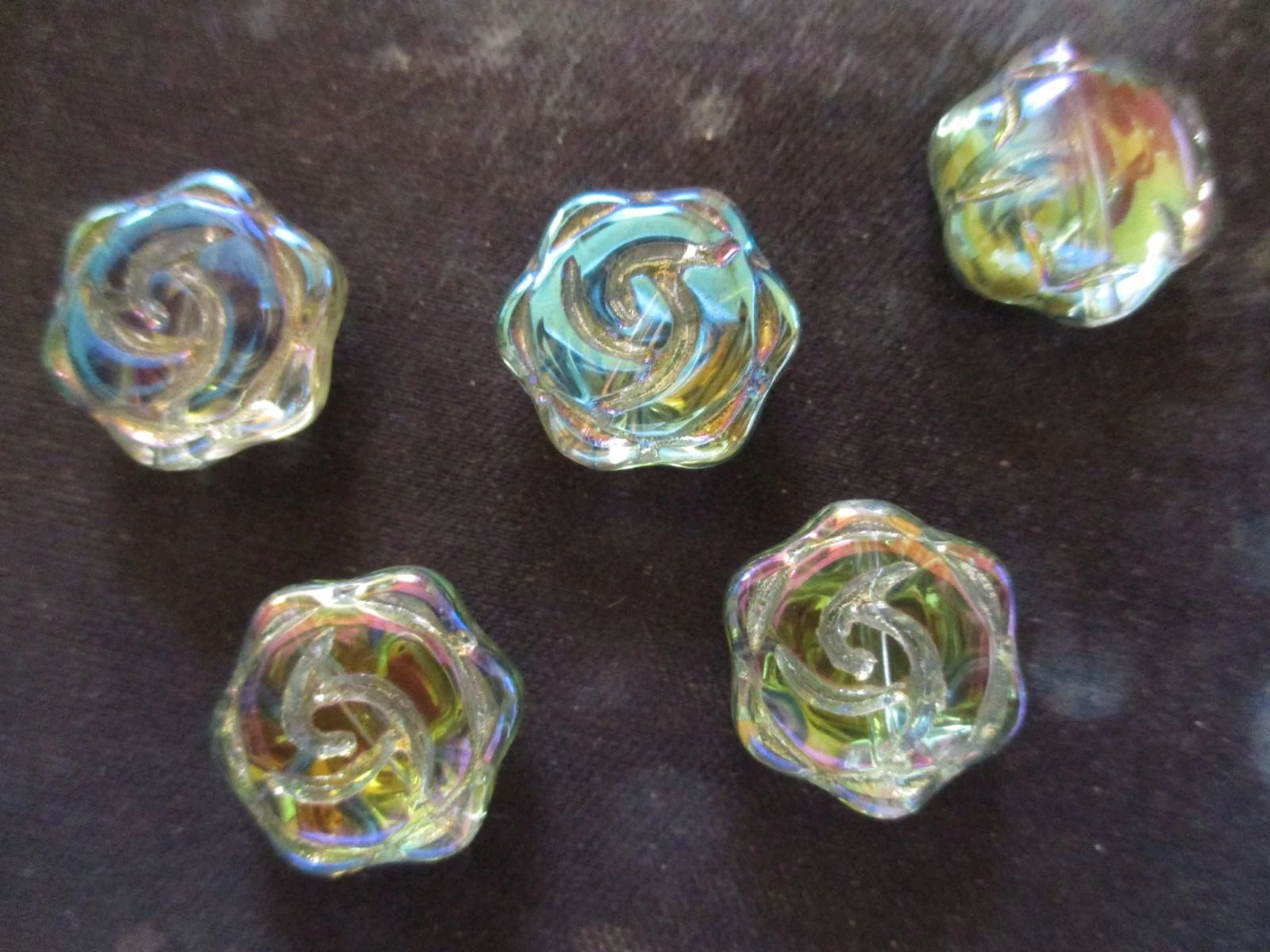 Lila, zöld AB színjátszó, virág üveg gyöngy, 16x6 mm