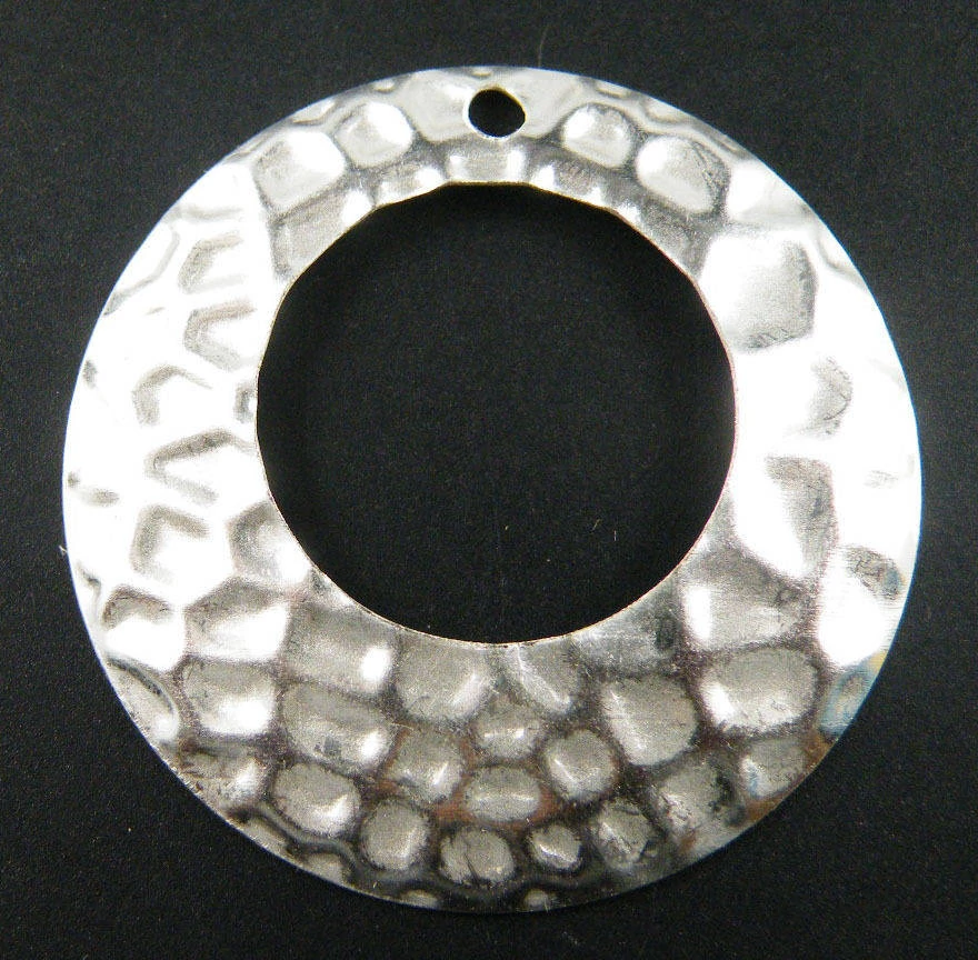 Mintás, kerek összekötő, fülbevalóalap, medálalap, fityegő, medál, ezüst színű, 30 mm