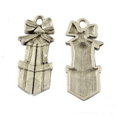 Karácsony, ajándék fityegő, medál, antik ezüst színű, 30x13 mm