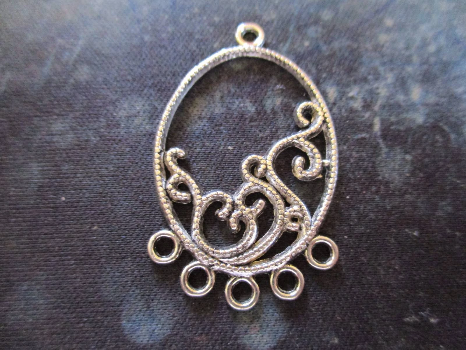 Ovális összekötő, fülbevalóalap, medálalap, medál, antik ezüst színű, 37x22 mm