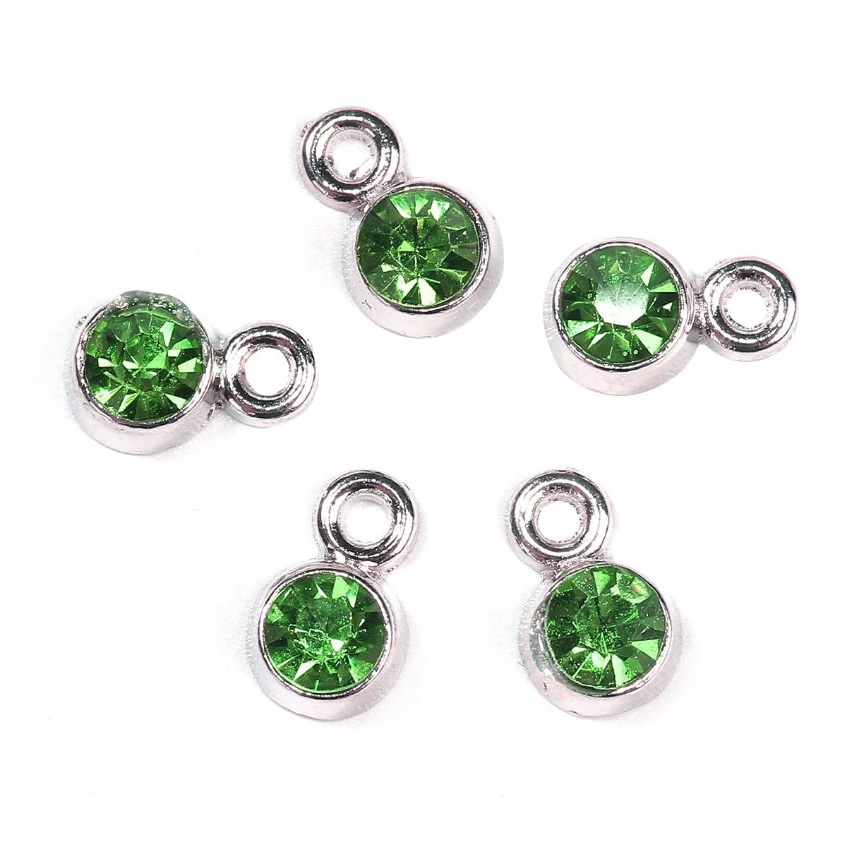 Zöld strasszköves fityegő, medál, antik ezüst színű, 8x5x4 mm