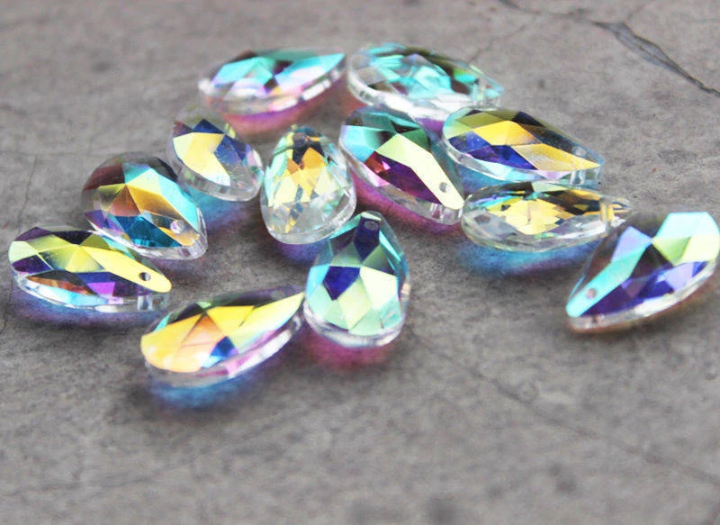 Kristály AB csiszolt csepp üveg gyöngy, medál, 16x10x6 mm