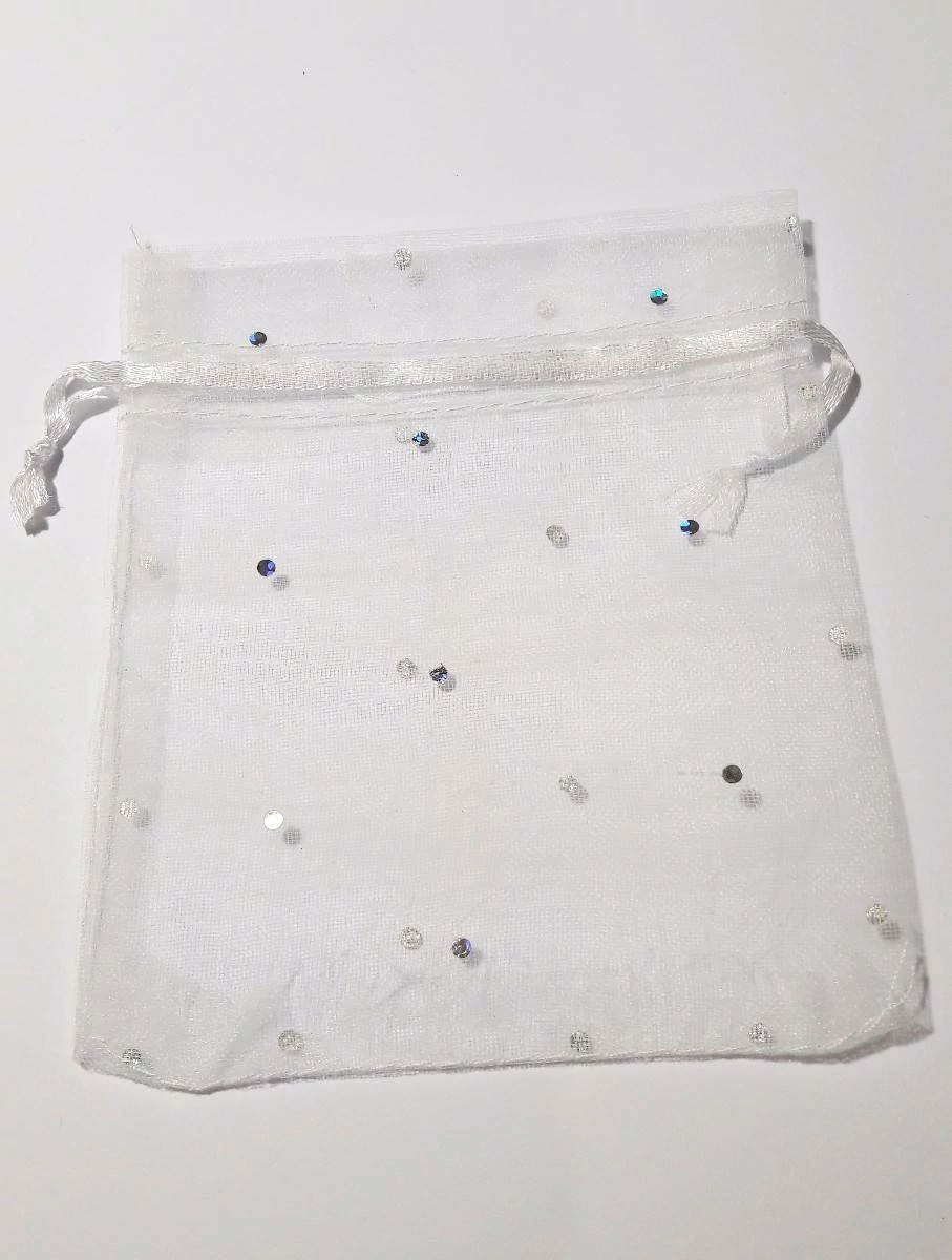 Csillámos, fehér színű organza tasak, zacskó, 12x9,5 cm