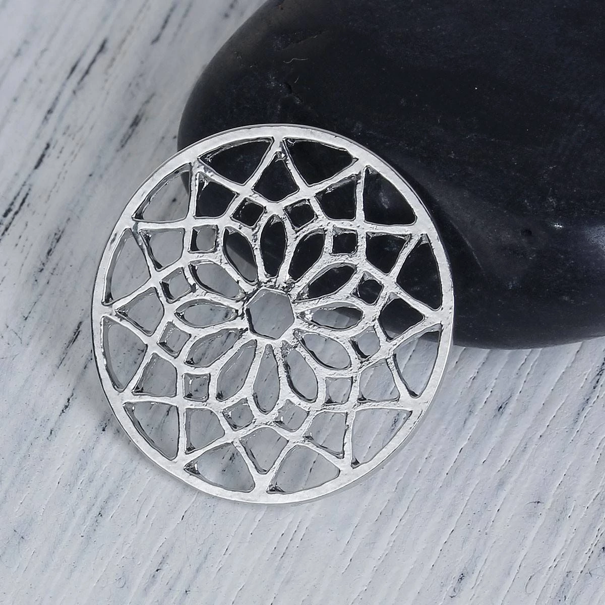 Mandala fityegő, medál, antik ezüst színű, 26 mm