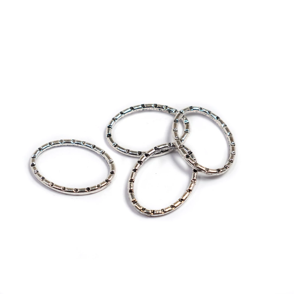 Mintás ovális összekötő, antik ezüst színű, 20x15 mm