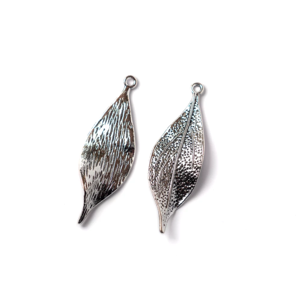 Levél fityegő, medál, antik ezüst színű, 49x16 mm