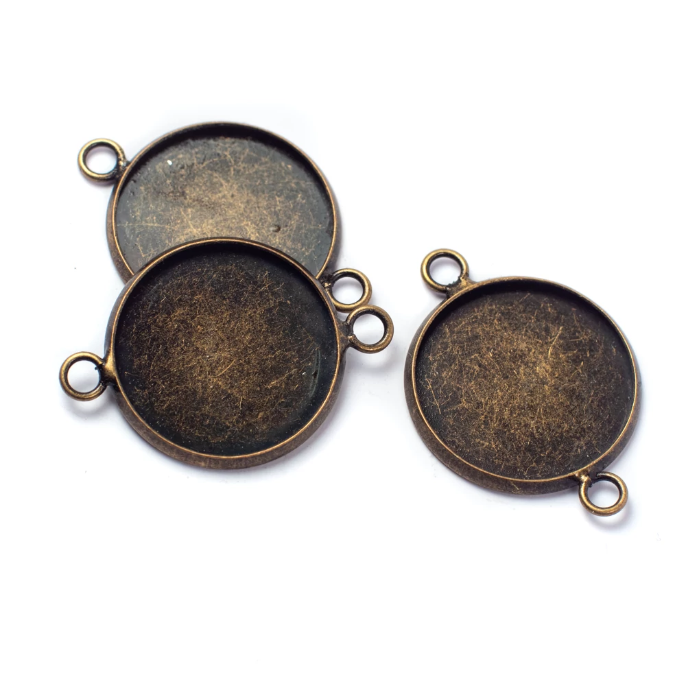 Kerek összekötő, medálalap, karkötőalap, 18 mm-es lencséhez, antik bronz színű, 28x19 mm