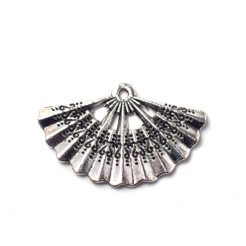 Legyező fityegő, medál, antik ezüst színű, 33x20 mm